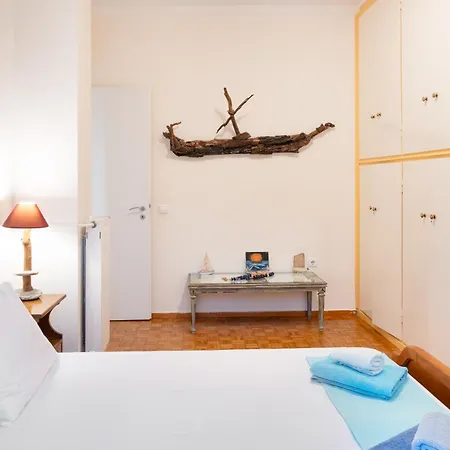 Apartment Art House In