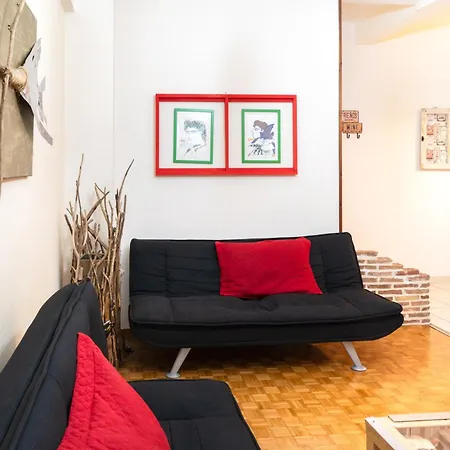 Art House In Apartment Athens